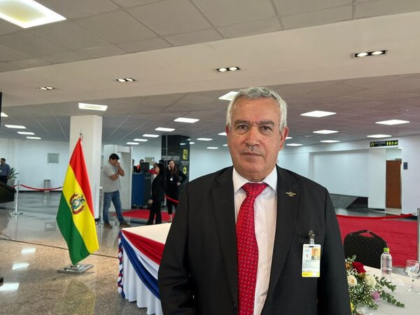 Dinac destaca vuelo inaugural de la línea área BOA