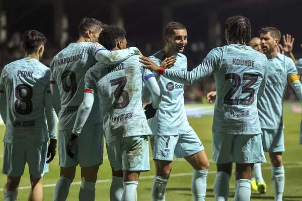 El Barcelona sufre, remonta y se clasifica - Fútbol Internacional - ABC Color