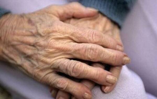 ¡No puede ser! Ndaje agredió a su madre de 80 años, pero lo sueltan por falta de denuncia
