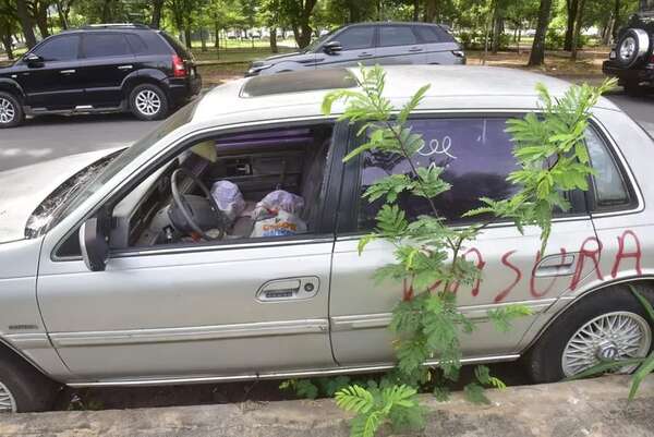 PMT Asunción: instan a denunciar autos abandonados - Nacionales - ABC Color