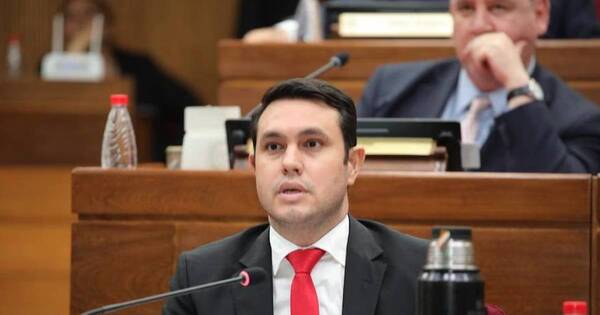 La Nación / Fiscalía imputa al senador Hernán Rivas