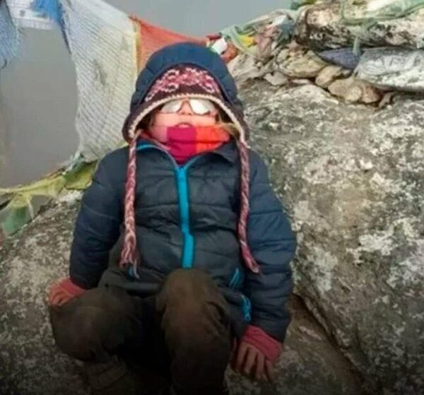 Niña de 4 años escaló el Everest y hace historia