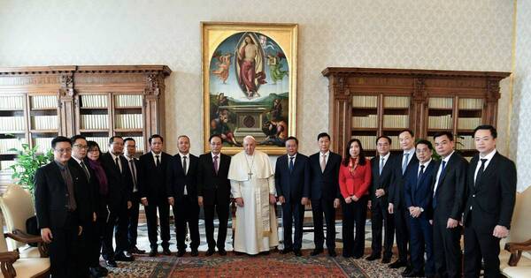 La Nación / El papa recibe a delegación vietnamita