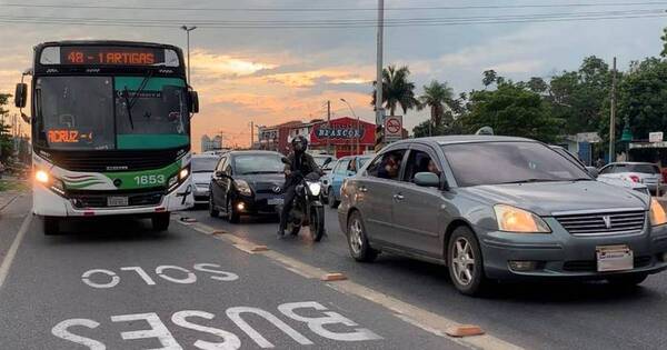 La Nación / Circular por carril de buses se multará con G. 1 millón