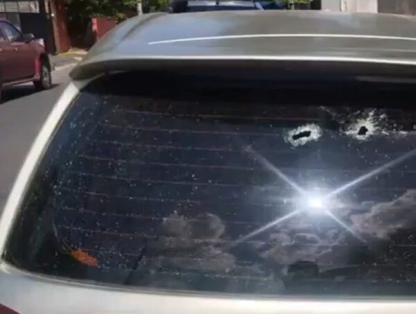 Disparan contra un vehículo estacionado en el barrio Loma Pytã de Asunción · Radio Monumental 1080 AM