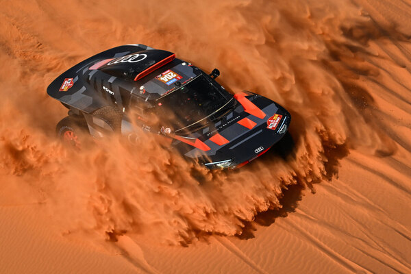 Versus / Carlos Sainz agranda su leyenda de "matador" ganando su cuarto Dakar a los 61 años