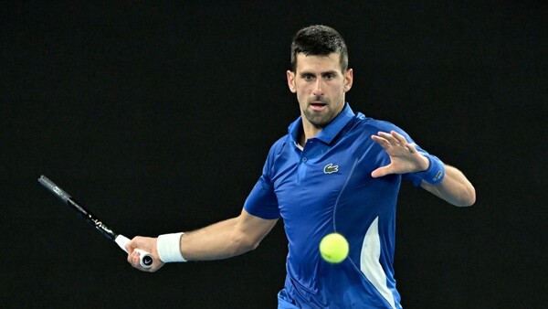 Djokovic recupera el brillo en su centenario en Melbourne Park