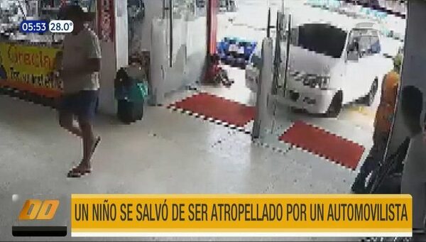 Un niño se salvó de ser arrollado por un automovilista en Fernando de la Mora | Telefuturo