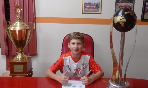 Hernandariense firma por General Caballero
