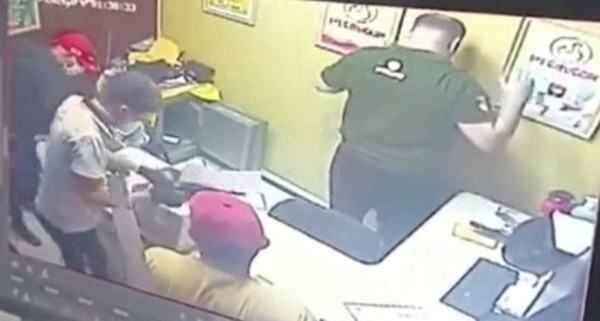 Video: Asaltan el local de Pechugon en Ciudad del Este - ADN Digital