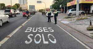 Diario HOY | A quien entre en carril de buses, fuerte mula: la norma ingresa con polémica