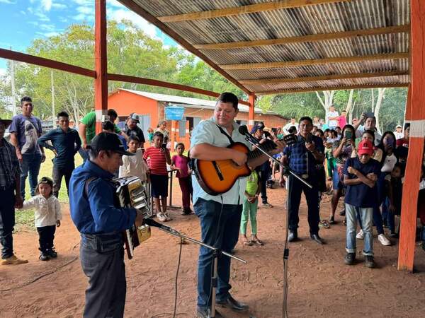 Juancho inauguró obras de su compadre "Marito" y sin la presencia de Santi y el ministro Baruja
