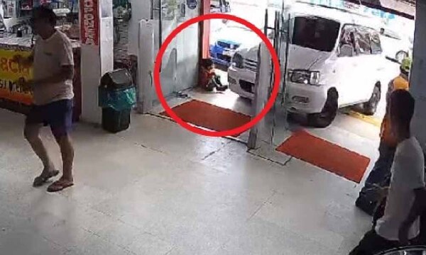 Auto ingresó a un súper y niño casi perdió las piernas en Fernando de la Mora – Prensa 5