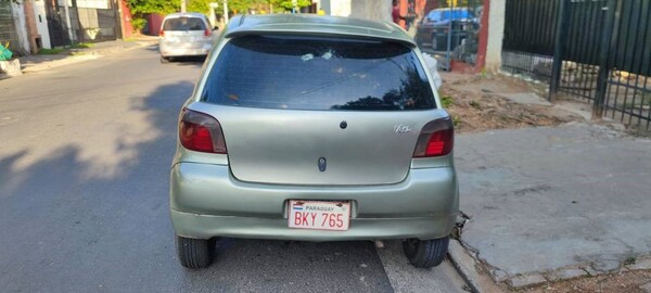 DESCONOCIDOS ATACARON A BALAZOS UN AUTOMÓVIL QUE ESTABA ESTACIONADO EN PLENA CALLE. - La Voz del Norte
