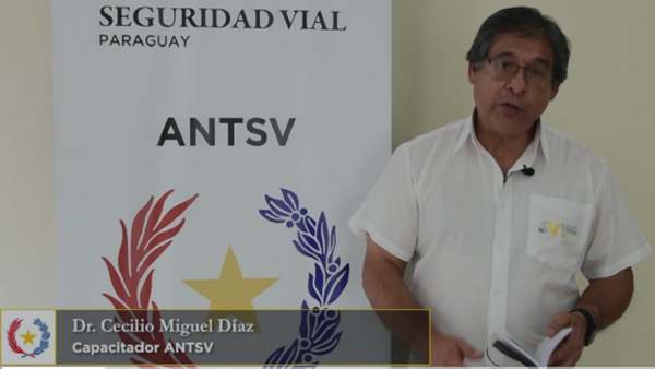 Educación vial: motociclistas siempre por carril derecho y pueden transportar objetos no peligrosos hasta 25 kg