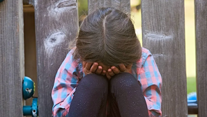 Denuncian que niña de 10 años fue abusada por tres personas de su entorno - Noticiero Paraguay