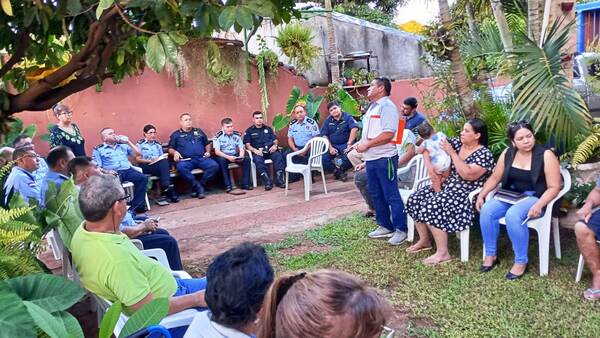 Vecinos y policías se unen para combatir inseguridad •