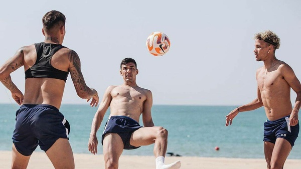 [GALERÍA] El descuereo del albirrojo Fabián Balbuena en la playa
