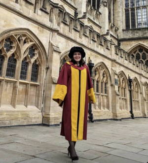 Se gradúa en el Reino Unido la primera mujer paraguaya con PhD en Matemáticas