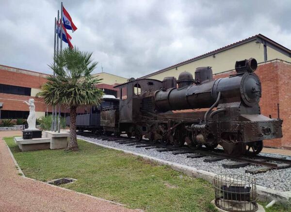 Vagón de tren en Puerto Casado se convierte en museo abierto al público