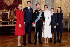 ¡Mirá los primeros retratos oficiales del rey Federico X de Dinamarca y su familia! - Gente - ABC Color