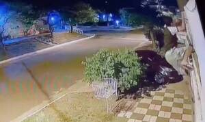 [VIDEO] ¡Una luz! Graban la rapidez con que malandro roba los focos