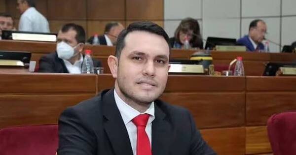 La Nación / Senador Rivas solicitará su desafuero