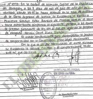 Rivas juró como abogado ante la ministra Gladys Bareiro, según el acta de la Corte