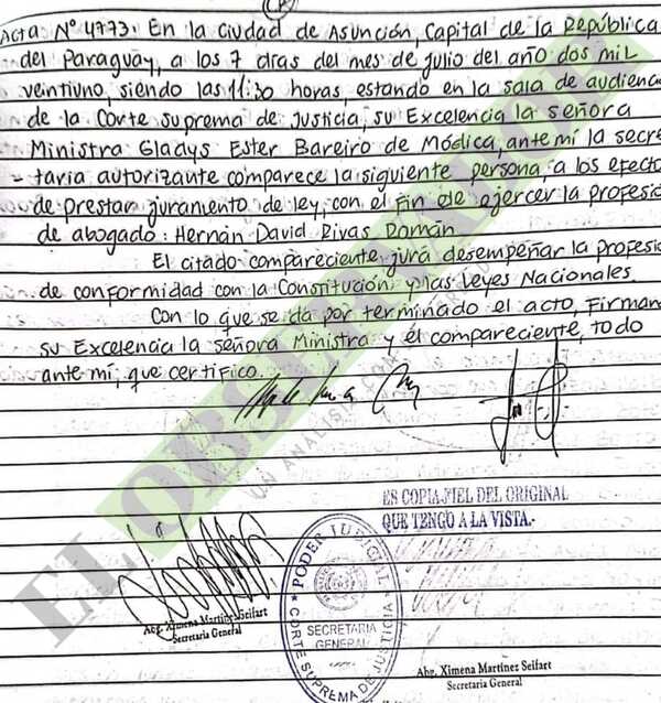 Rivas juró como abogado ante la ministra Gladys Bareiro, según el acta de la Corte