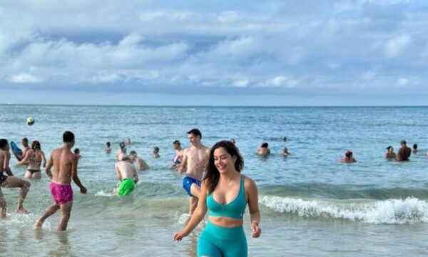 Cañearon a Larissa Riquelme por no pelar cuero en la playa