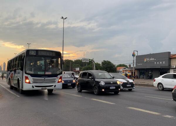 Desde el lunes aplicarán multas por no respetar carril exclusivo para buses | 1000 Noticias