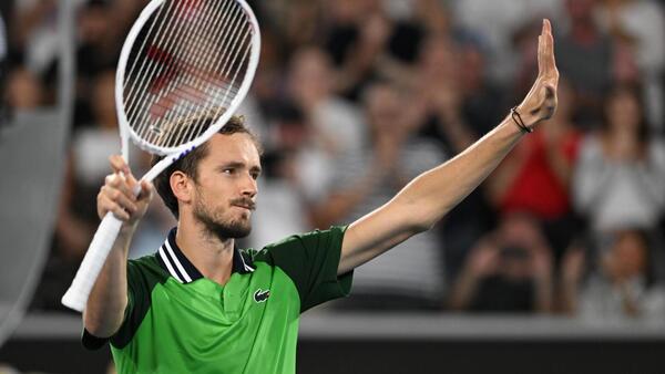 Medvedev y Zverev evitan el drama para estar en octavos