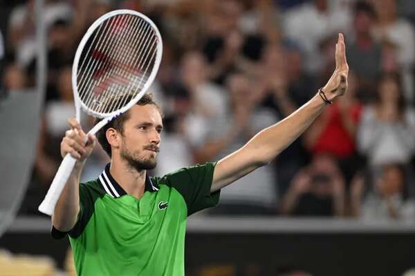 Medvedev y Zverev evitan el drama para estar en octavos - Tenis - ABC Color
