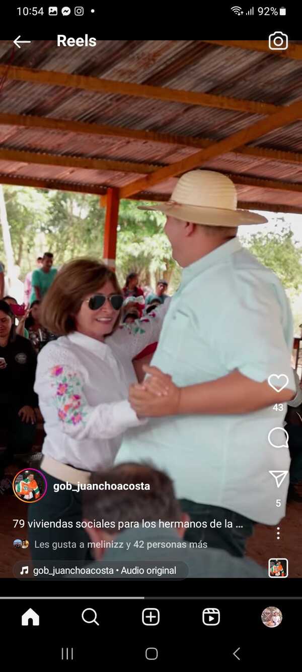Tina liberal más colorada que sus colegas coloradas