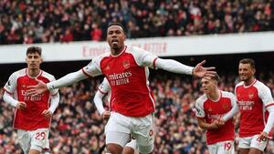 Arsenal recupera altura