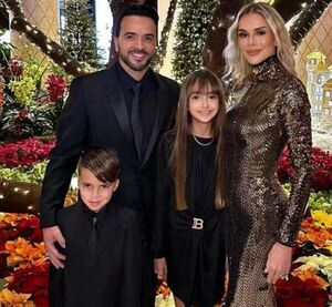 “Se le va a caer la cara”: Critican a esposa de Luis Fonsi por abusar de los retoques