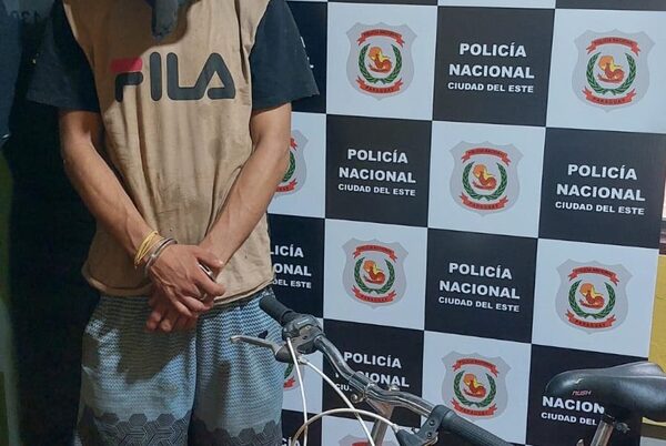 Detienen a ratero y recuperan bicicleta robada