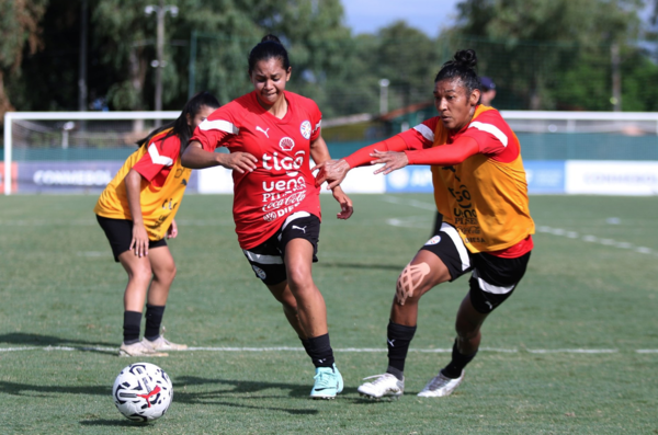 Versus / La Albirroja femenina continúa con los preparativos para la Copa Oro