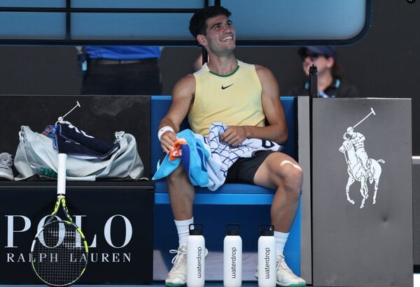 Alcaraz ingresa a la cuarta ronda del Abierto de Australia
