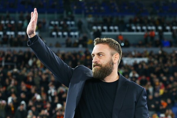 Versus / La Roma inicia la 'era De Rossi' con triunfo ante Hellas Verona