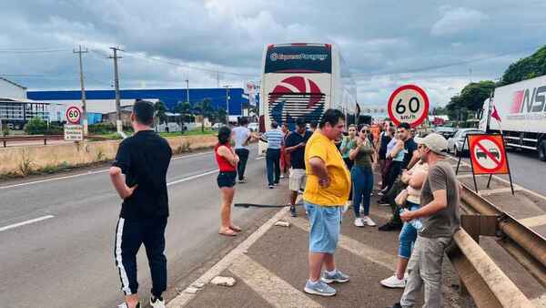 Paraguayos quedan varados en plena ruta mientras viajaban a Río de Janeiro