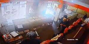 Video del violento asalto armado a una heladería de Asunción - Policiales - ABC Color