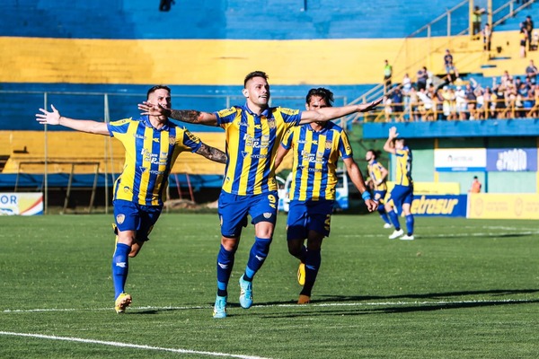Buen debut victorioso luqueño amarga el retorno del Gallo - La Tribuna