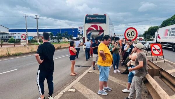 Paraguayos quedan varados en plena ruta mientras viajaban a Río de Janeiro