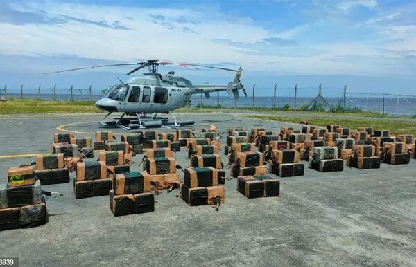 Ecuador se militariza y localiza un semisumergible con más de tres toneladas de cocaína