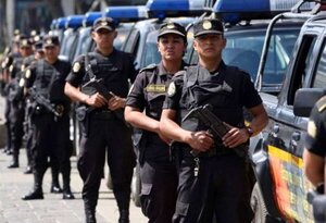 Policía de Guatemala retiene caravana de migrantes que salió de Honduras rumbo a EEUU