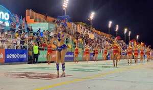 Encarnación vibró al ritmo de la primera noche del Carnaval - Nacionales - ABC Color