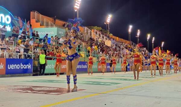 Encarnación vibró al ritmo de la primera noche del Carnaval - Nacionales - ABC Color