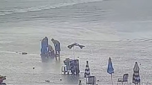 Un rayo mató a una mujer de 60 años e hirió a siete personas más en una playa de Brasil - Megacadena - Diario Digital