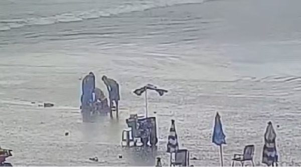 Un rayo mató a una mujer de 60 años e hirió a siete personas más en una playa de Brasil - Megacadena - Diario Digital
